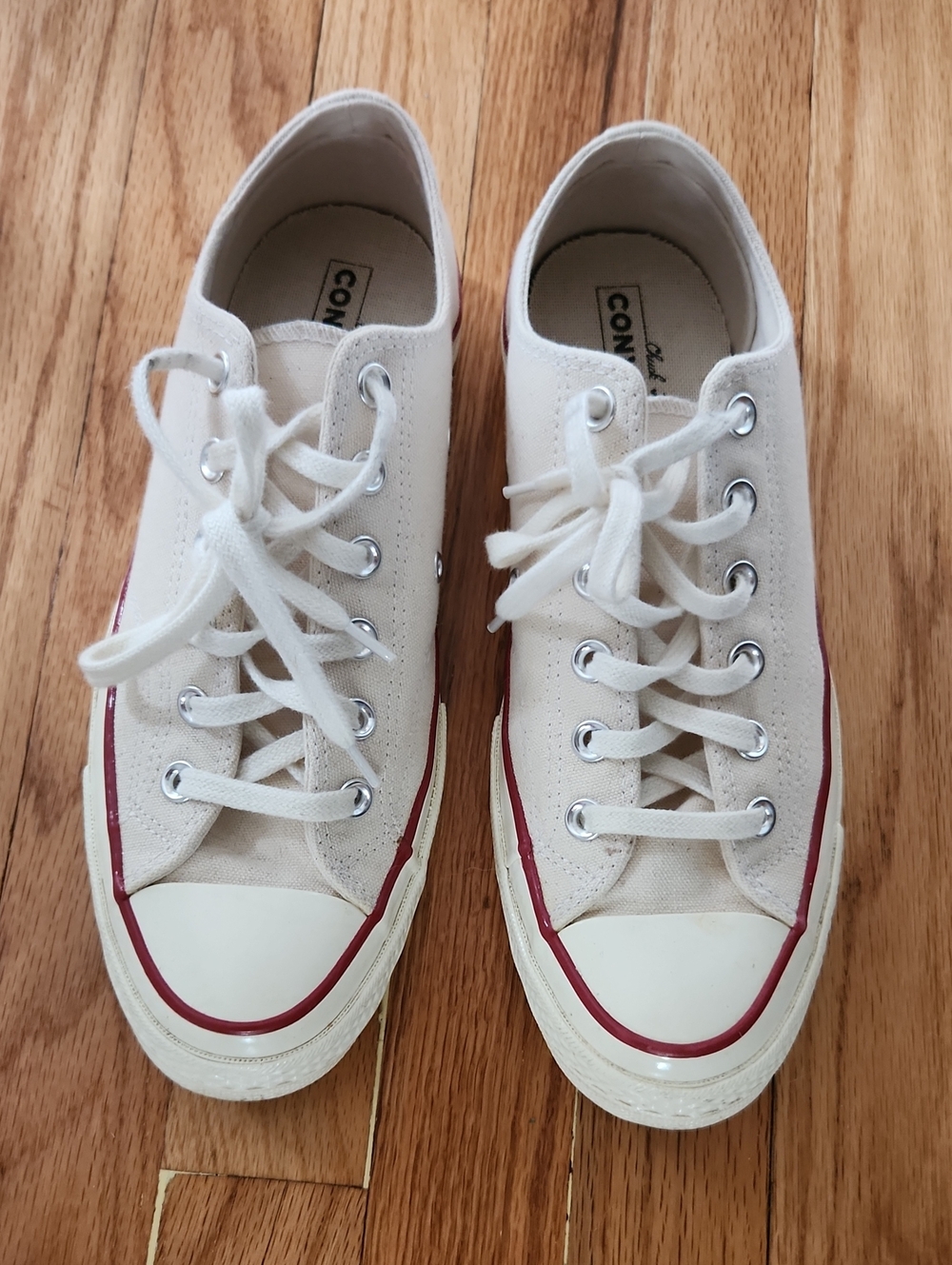 Converse Chuck Taylor Low Tops Off-white, Women's Size 9 / Men's Size 7